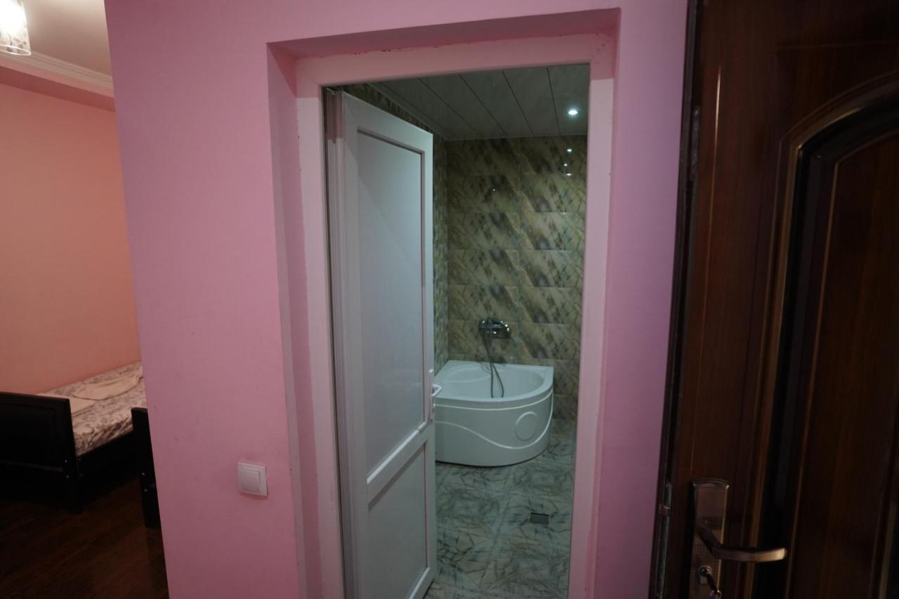 Imperator 1 Hotel Koutaïssi Extérieur photo