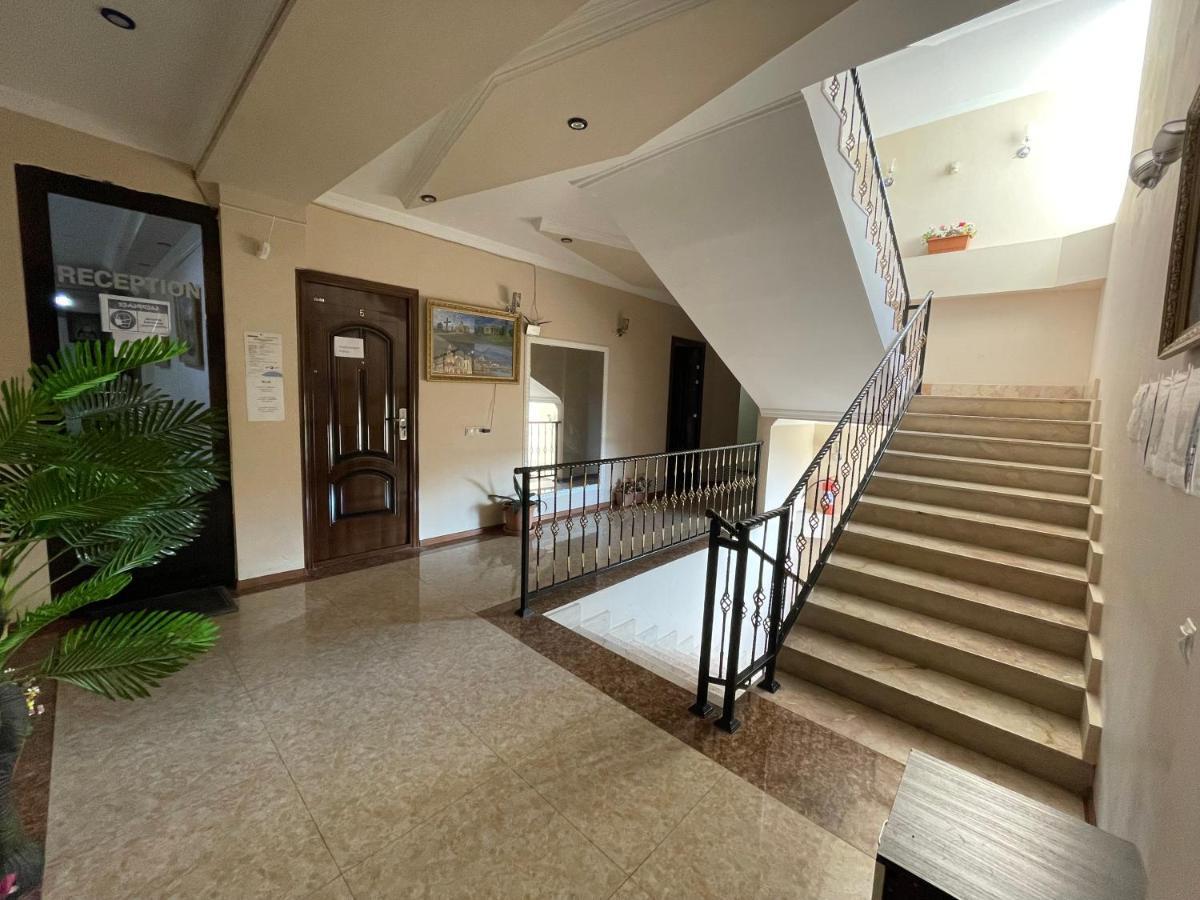 Imperator 1 Hotel Koutaïssi Extérieur photo