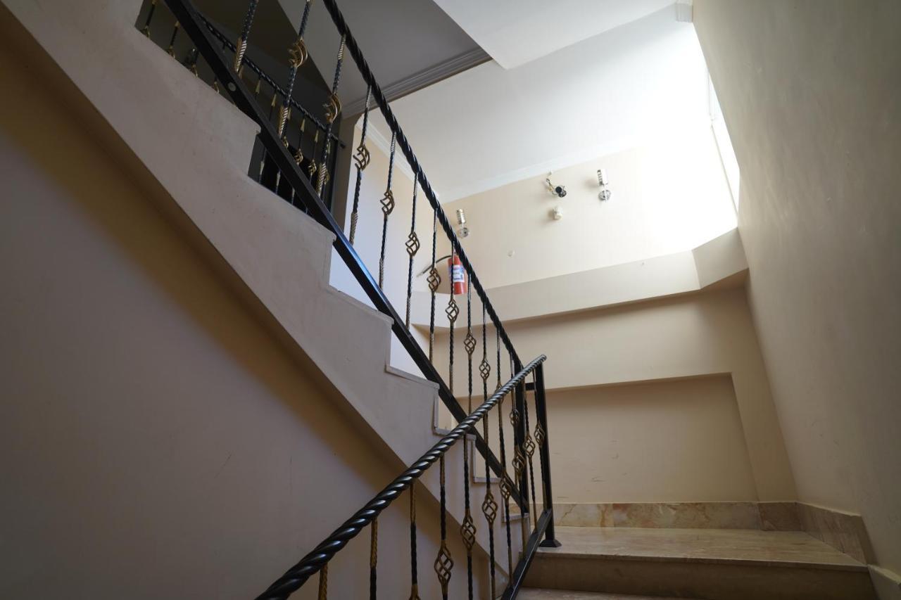 Imperator 1 Hotel Koutaïssi Extérieur photo