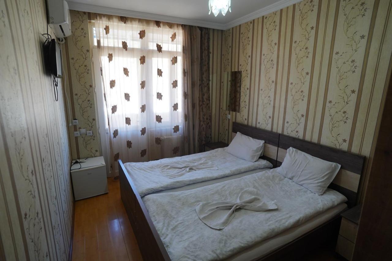 Imperator 1 Hotel Koutaïssi Extérieur photo