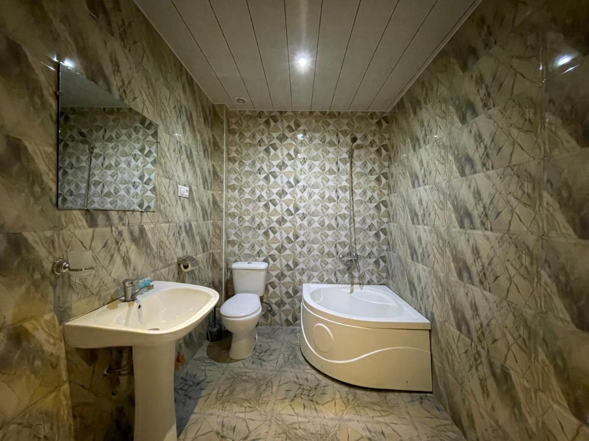 Imperator 1 Hotel Koutaïssi Extérieur photo