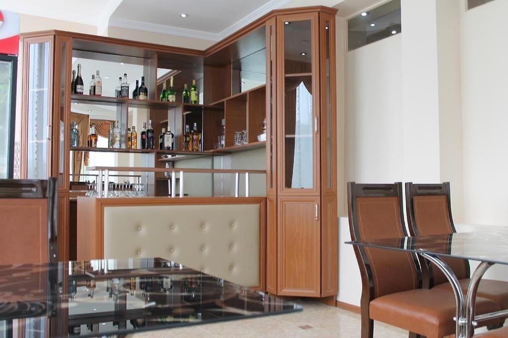 Imperator 1 Hotel Koutaïssi Extérieur photo