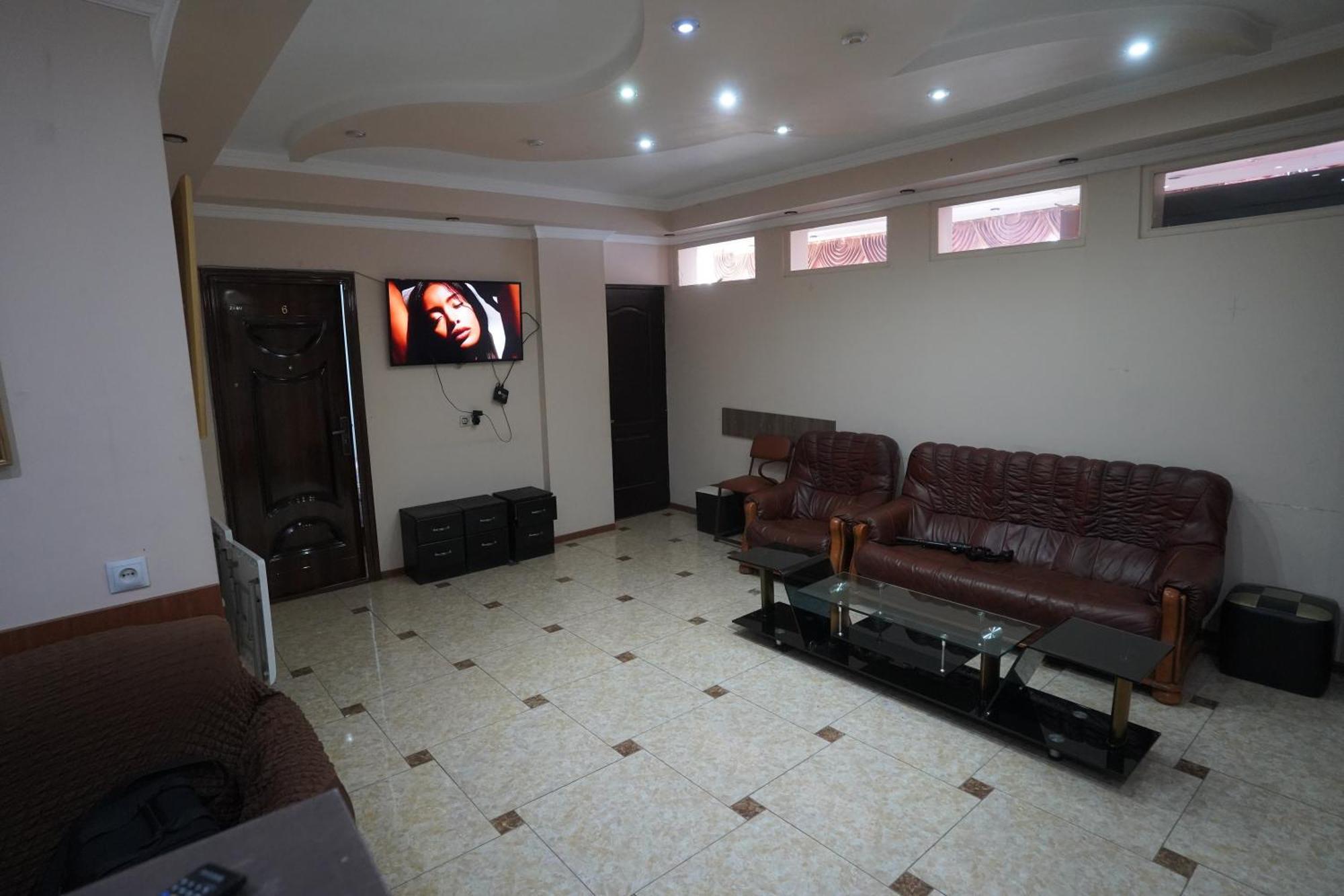 Imperator 1 Hotel Koutaïssi Extérieur photo